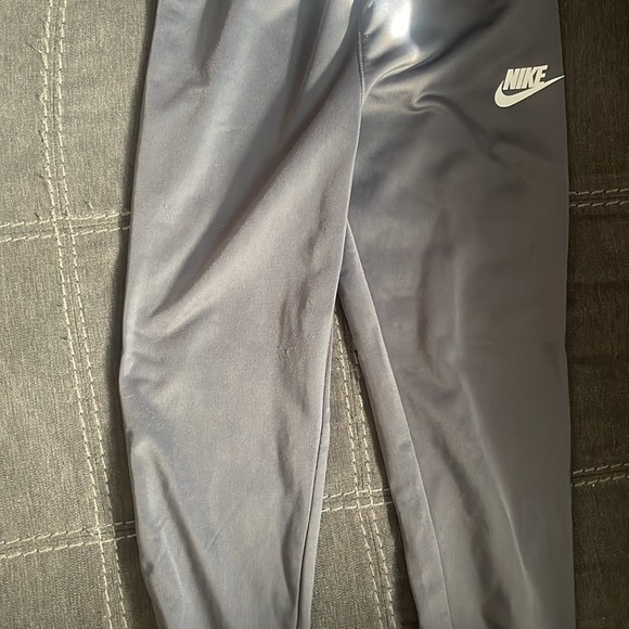 Boys Nike tracksuit size 7 - Picture 3 of 3